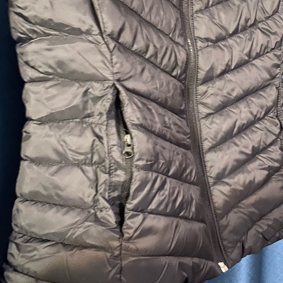 Old Navy Quilted Black Vest - Picture 3 of 4